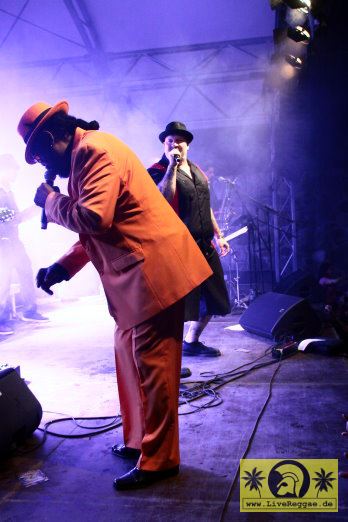 Roy Ellis (Jam) with Dr. Ring Ding  - This Is Ska Festival - Wasserburg, Rosslau 21. Juni 2019 (3).JPG